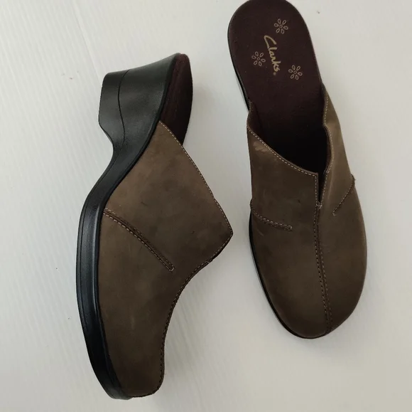 Clarks Women's Army Green Mules - Picture 4 of 7